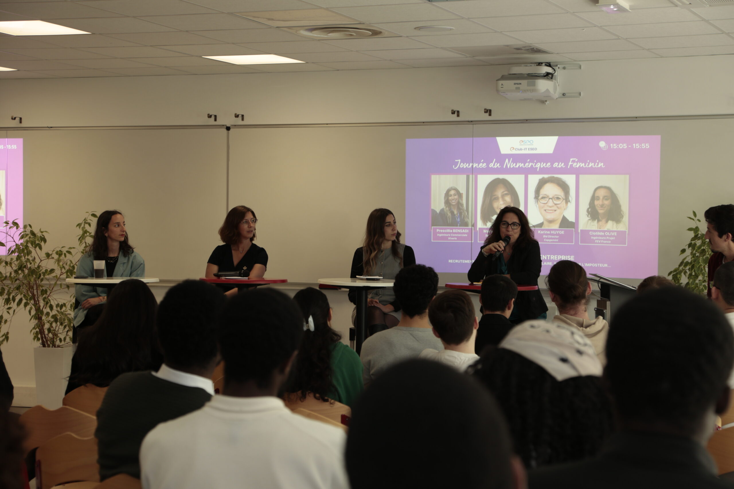 Table ronde avec intervenantes et public lors de la Journée du Numérique au Féminin 2026 à l’ESEO Paris-Vélizy