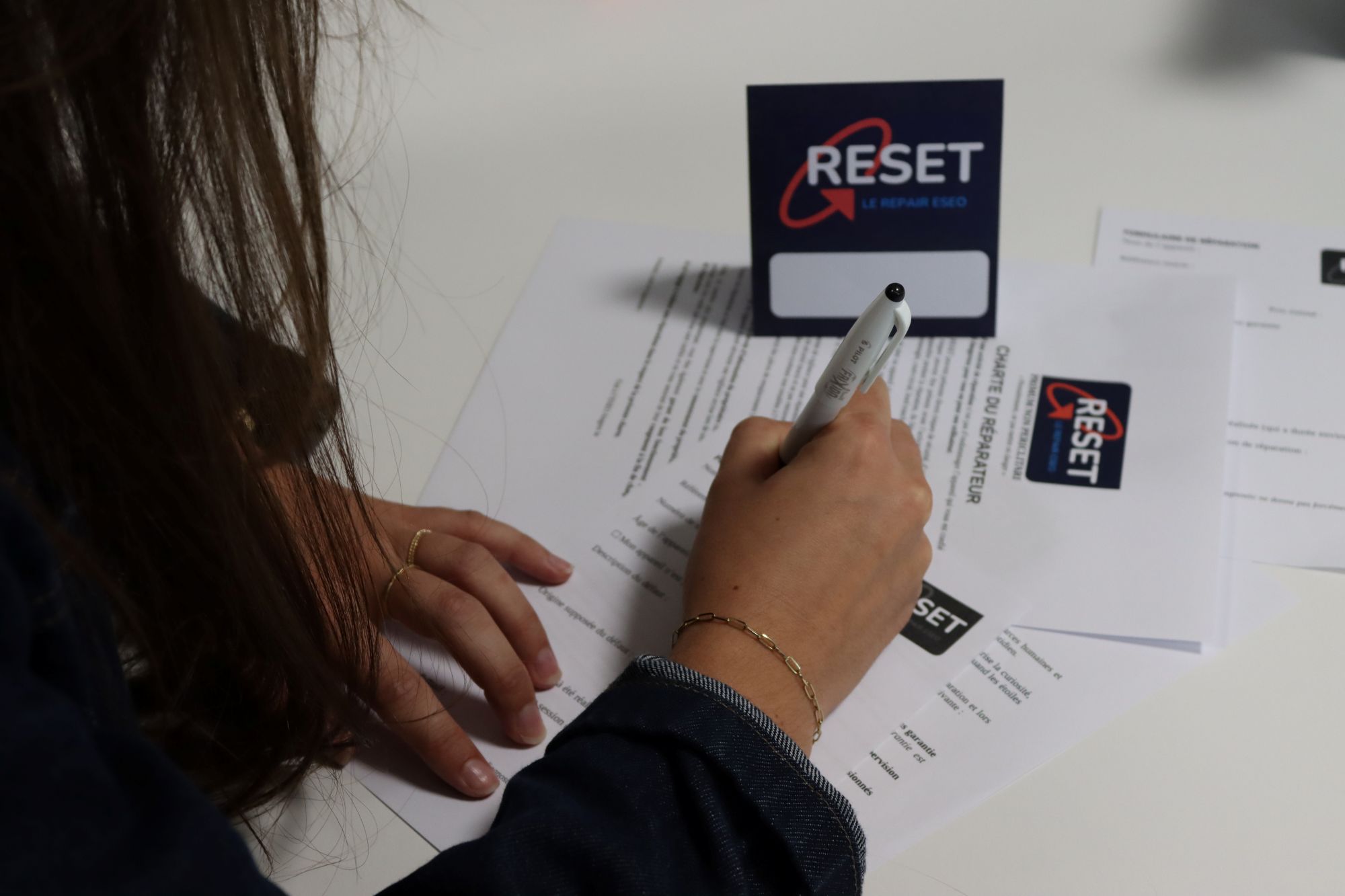 Réparer plutôt que de remplacer ? Les étudiants de l’ESEO aident le grand public à prolonger la durée vie de leurs ordinateurs